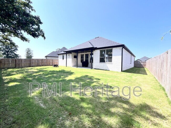 Building Photo - 2061 Larry Ln