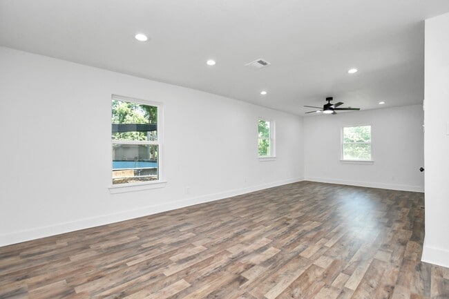 Building Photo - 8221 Hezekiah Ln