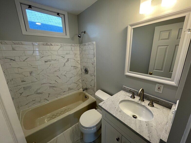 Bathroom - 22 Swan St