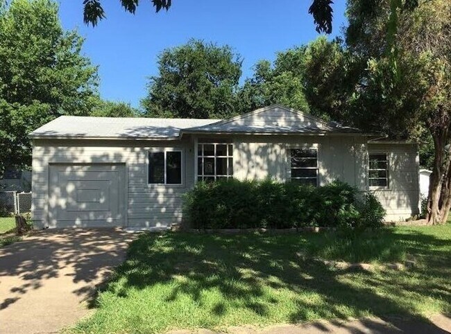 Primary Photo - Cute 3-bedroom home! HOUSING ACCEPTED!