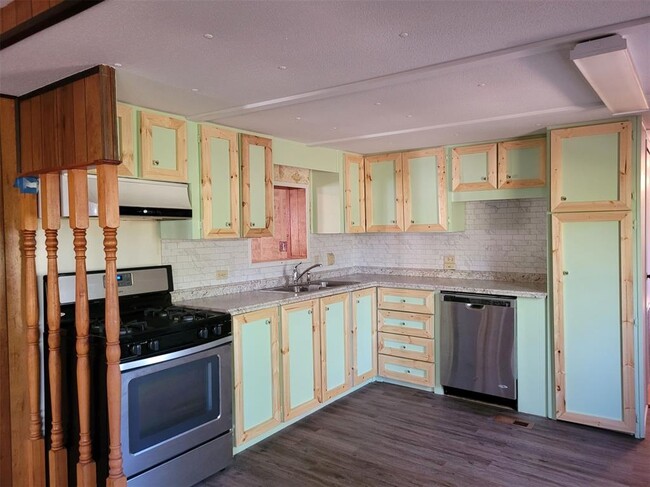 Building Photo - 234 E Yaupon Oak