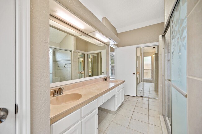 Building Photo - 16019 Mission Village Dr