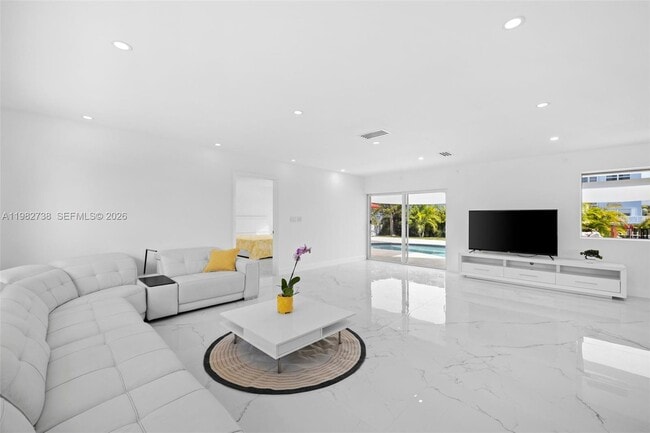 Building Photo - 2816 NE 35th St