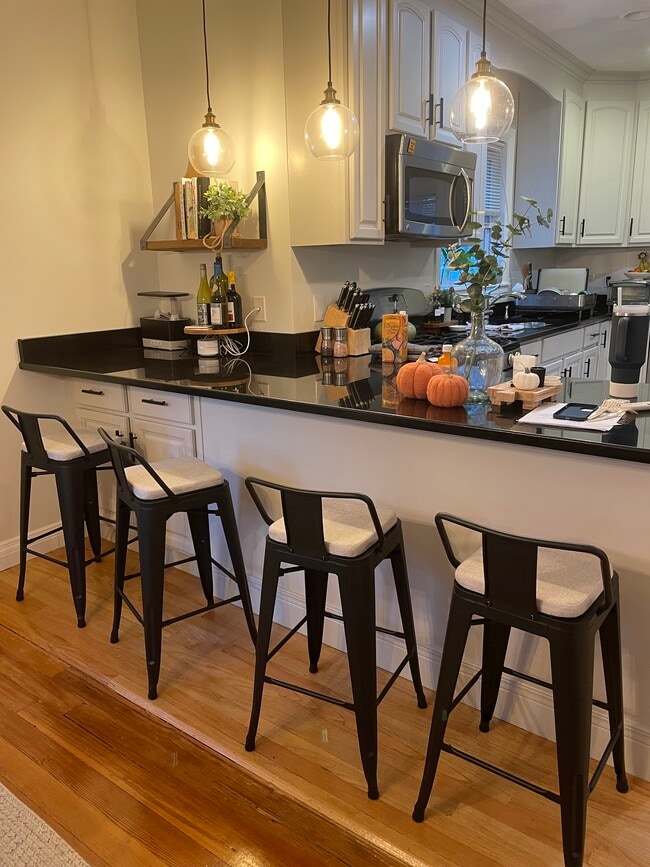Kitchen w/ bar stools - 20 Princeton St