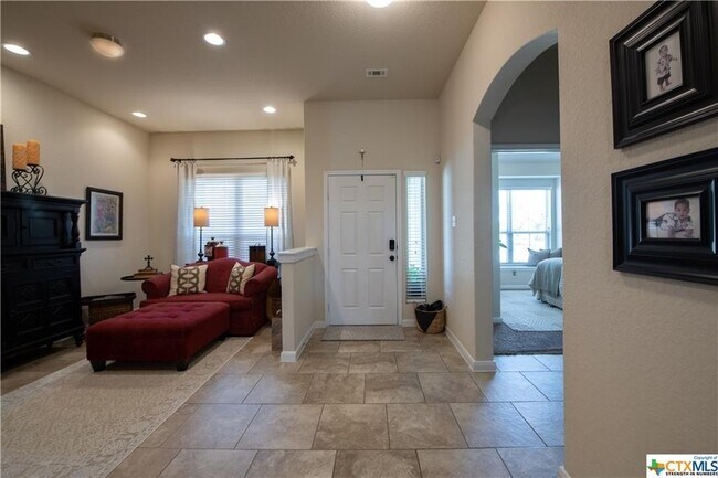 Building Photo - 5633 Briar Fld
