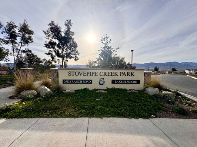 Building Photo - MOVE IN SPECIAL! $1000 off 1st month rent if you move in the month of January! Spacious 4 Bedroom...