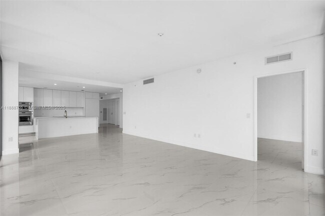 Building Photo - 700 NE 24th St