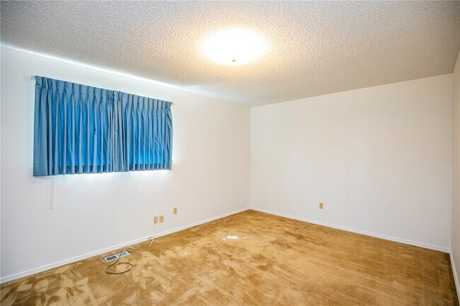 Building Photo - 820 S 13th St