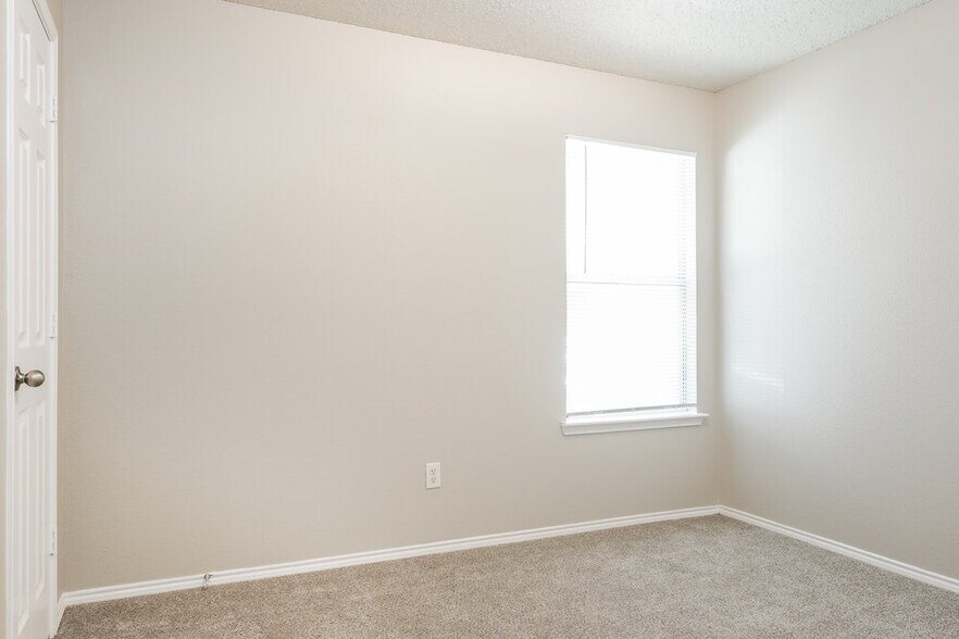 Building Photo - 8504 Rock Creek Dr