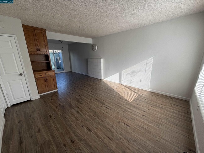 Building Photo - 1648 W N Bear Creek Dr
