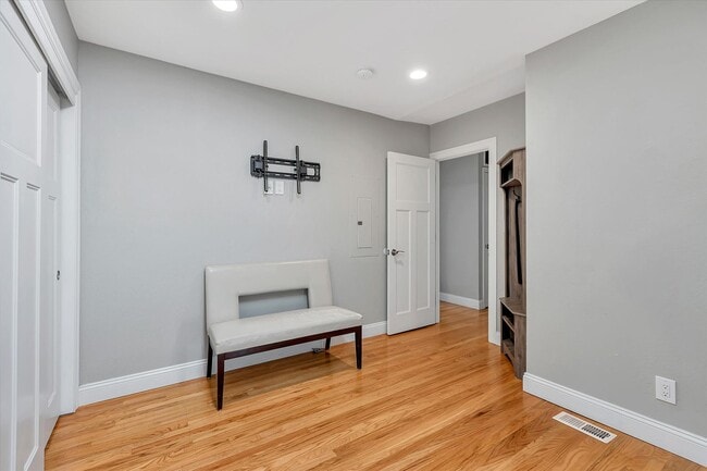 Building Photo - Gorgeous Vibrant Home In Santa Clara