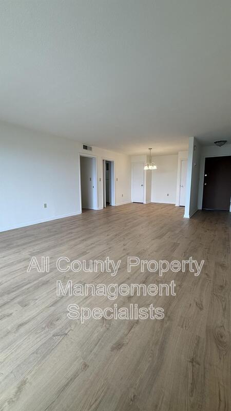 Building Photo - 1825 St Julian Pl