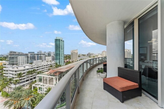 Building Photo - 5959 Collins Ave