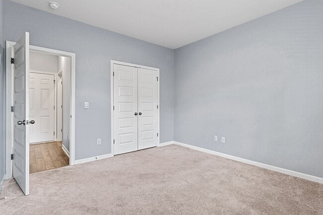 Building Photo - 552 Post Oak Ln