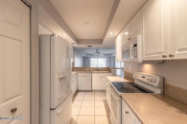 Building Photo - 4650 Links Village Dr