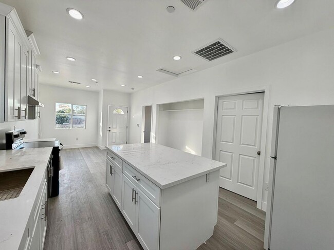 Building Photo - 11522 June St