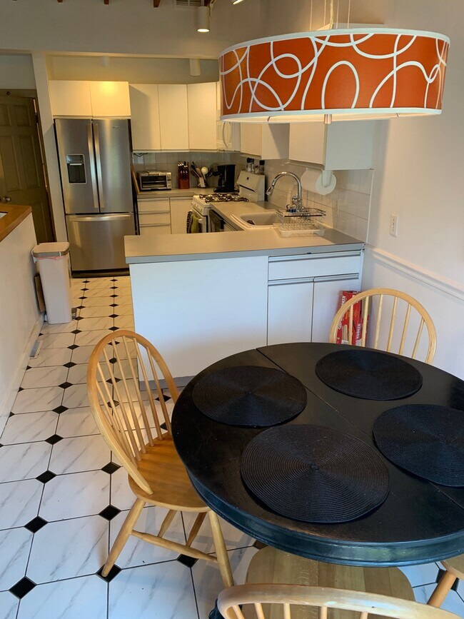 Building Photo - 45 Ayrault St