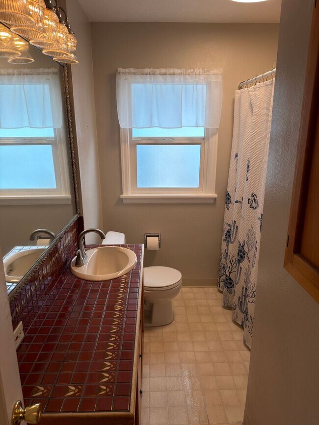 Building Photo - Modern Comfort Meets Classic Charm in South Tabor~ Fenced Backyard~ Garage~ Pets Welcome~ 94 Bike...