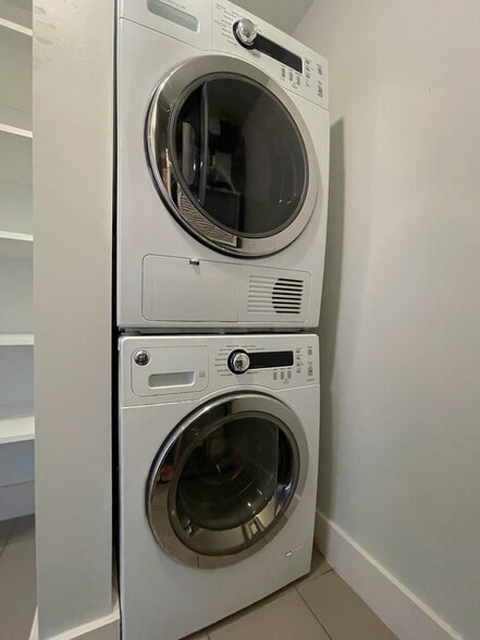 Building Photo - 64 Isle Of Venice Dr