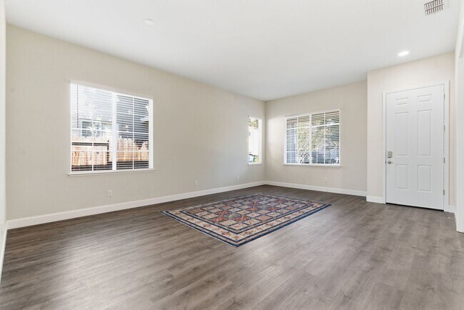 Building Photo - BEAUTIFULLY MAINTAINED SINGLE STORY HOME IN GREAT BRENTWOOD LOCATION!