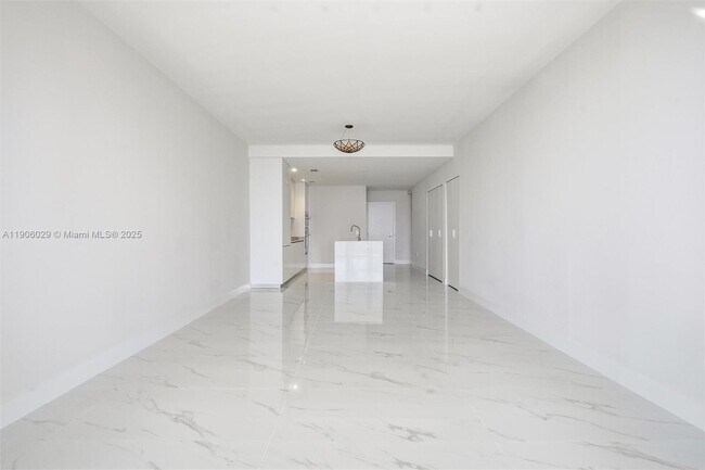 Building Photo - 700 NE 24th St