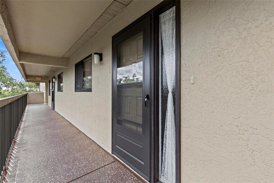 Building Photo - 1942 Golf View Dr