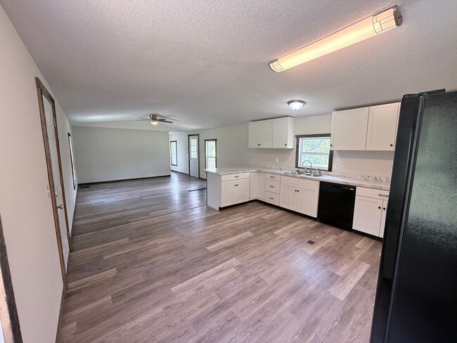 Building Photo - Fully Remodeled 3 Bedroom, 2 Bath Home in the Country – Versailles, KY