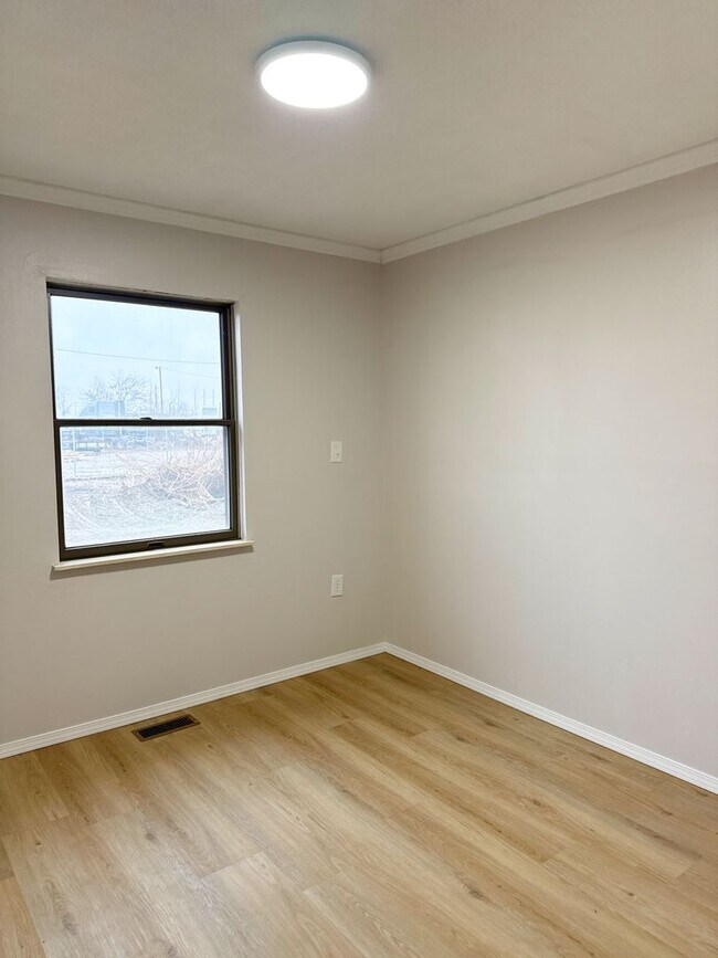 Building Photo - Move in Ready - 4191 State Route 162, Pontoon Beach