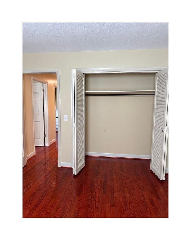 Building Photo - 157 Innsbrook Dr