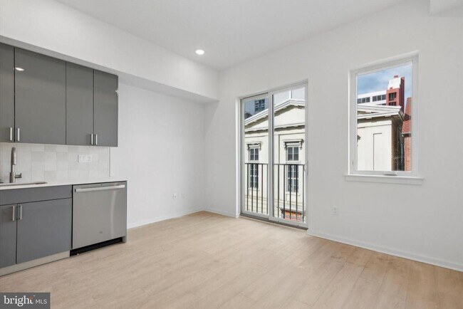 Building Photo - 225 N 12th St