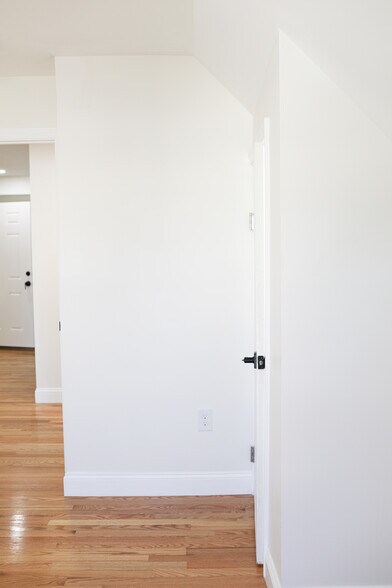 Building Photo - 170 Salem St