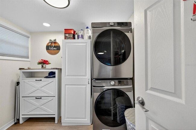 Building Photo - 11761 80th Ave