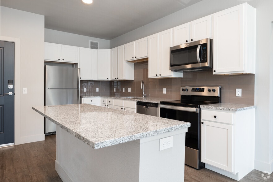 3BR, 2BA - 1,167SF - Kitchen - Preserve at Mesa Creek