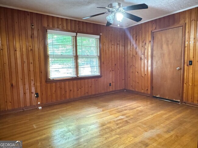 Building Photo - 222 Pineview Dr