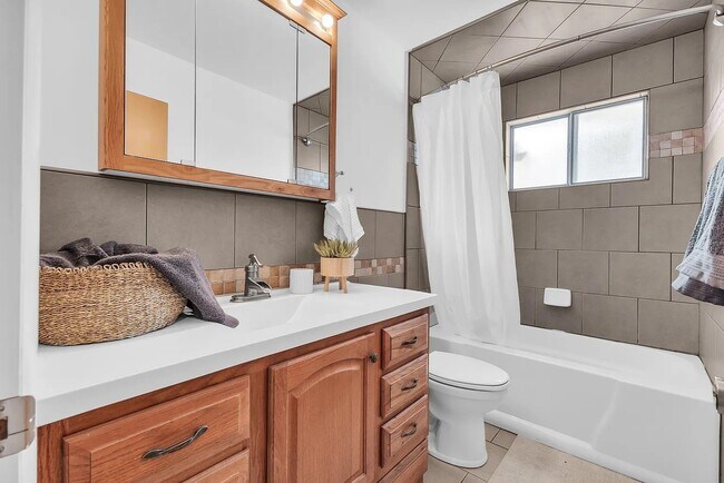 Building Photo - 787 Redmaple Cir
