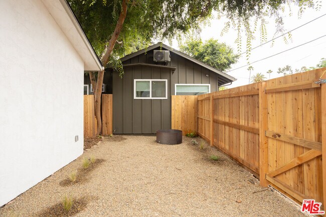 Building Photo - 4949 Sycamore Terrace