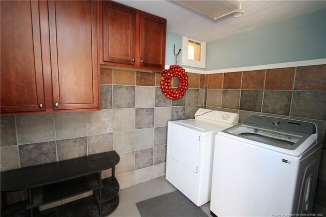 Building Photo - 819 James St