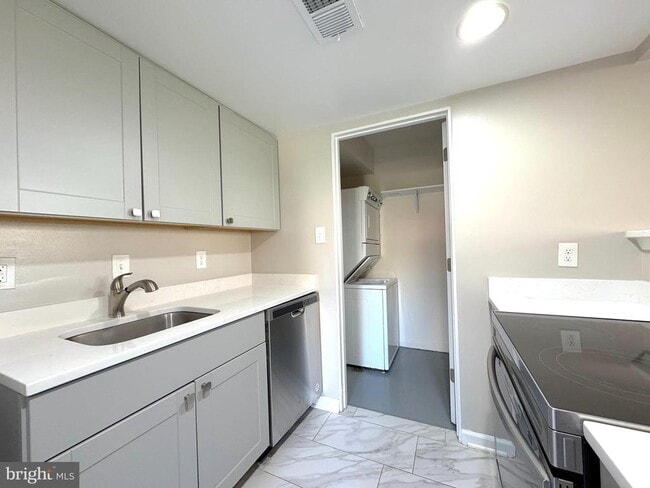 Building Photo - 9689 Hagel Cir