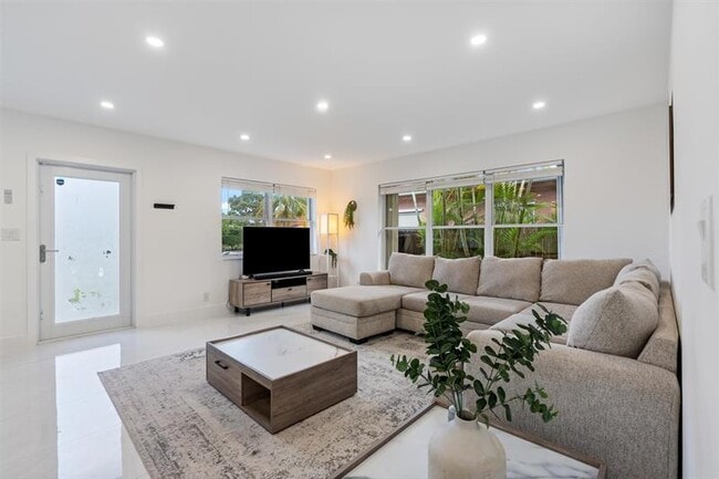 Primary Photo - 1409 NE 2nd Ave