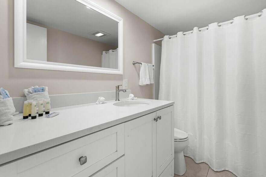 Building Photo - 5600 Bonita Beach Rd SW