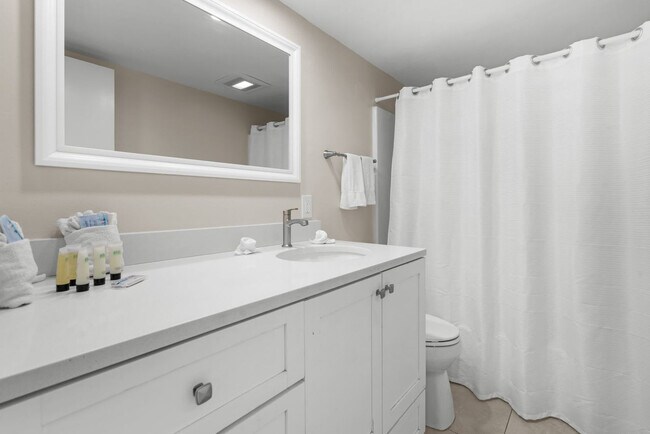 Building Photo - 5600 Bonita Beach Rd SW
