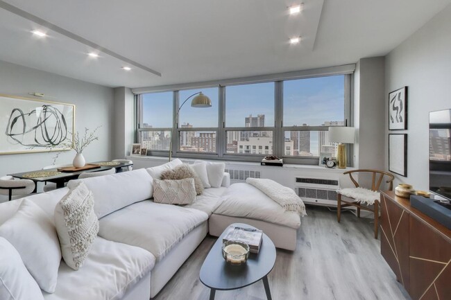 Building Photo - 1255 N Sandburg Terrace