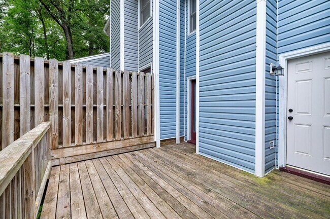 Building Photo - 5544 Kaplan Dr
