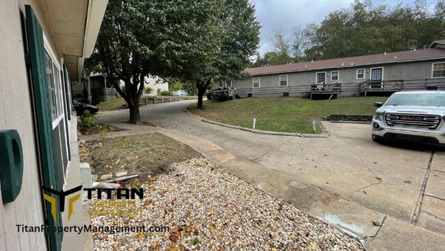 Building Photo - 2 Bed/2 Bath Apartment