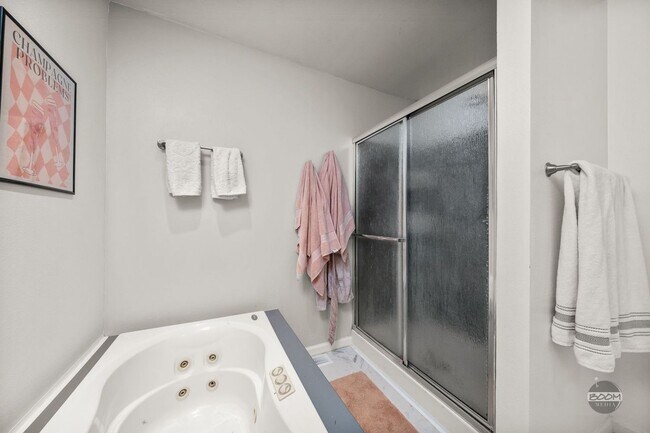 Building Photo - Charming Palmer Home!