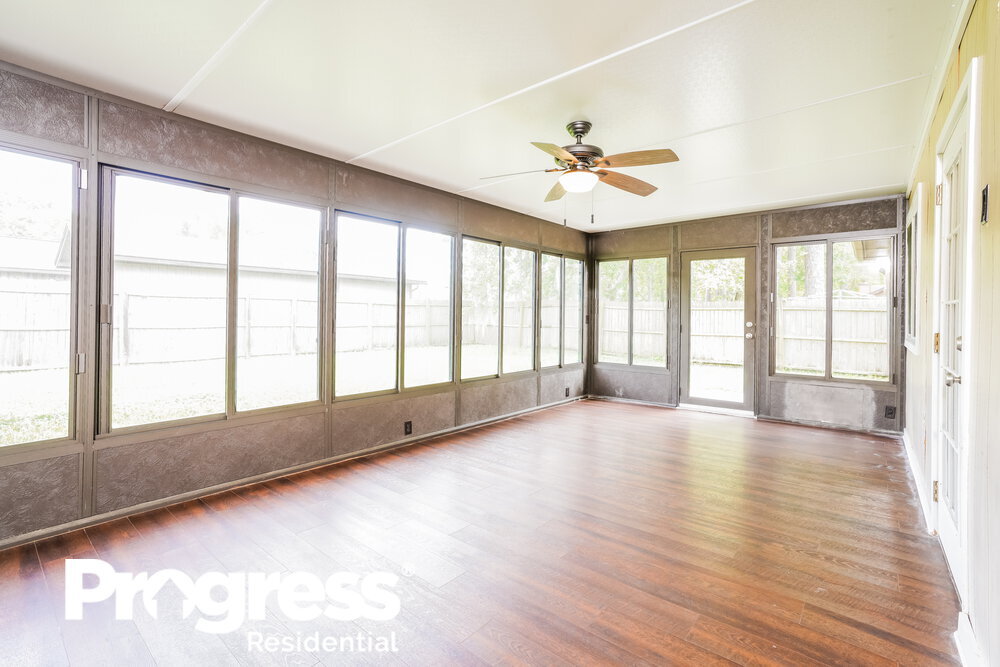 Building Photo - 1855 Sherwood Dr