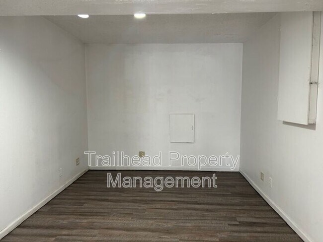 Building Photo - 8307 Woodson Dr