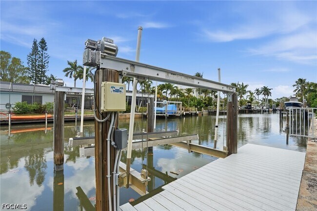 Building Photo - 1590 Sandpiper St