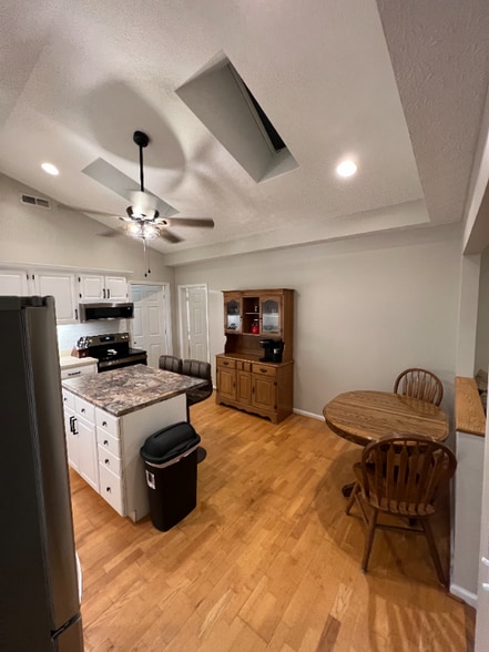 Building Photo - 1117 2nd St