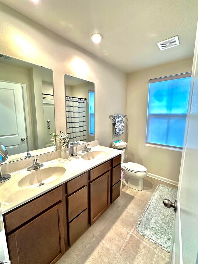 Building Photo - 304 Wyngate Ct
